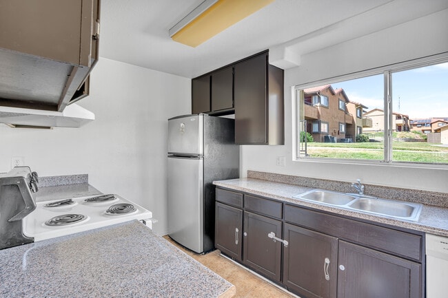 Sunset Pointe Apartments in Barstow, CA - Foto de edificio - Interior Photo