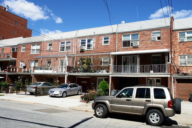 14459-14465 Barclay Ave in Flushing, NY - Foto de edificio - Building Photo