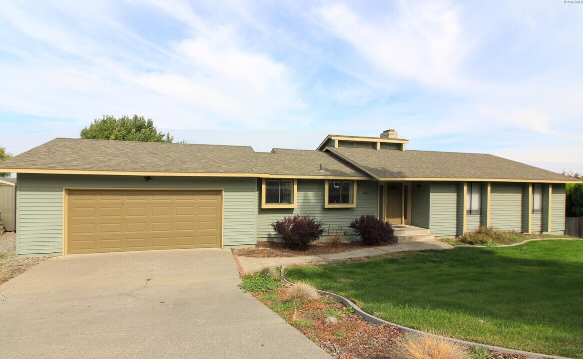 3006 W 47th Ave in Kennewick, WA - Building Photo