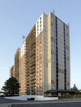 Las Brisas in Ottawa, ON - Building Photo - Building Photo