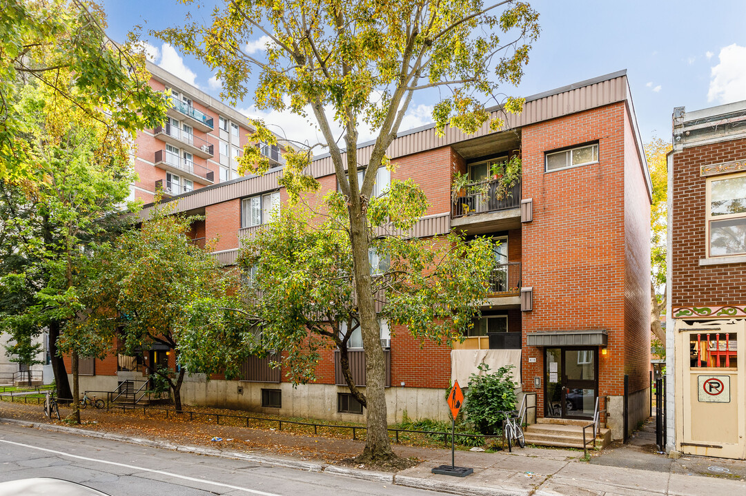 4114-4118 De Mentana Rue in Montréal, QC - Building Photo