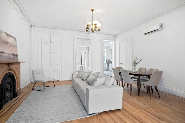 257 W 19th St