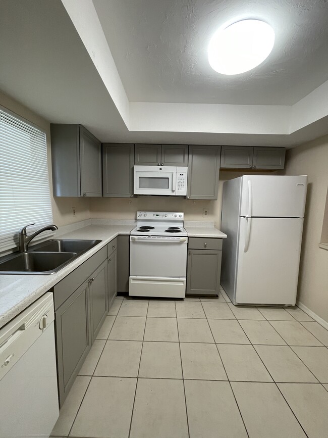 28181 Pine Haven Way in Bonita Springs, FL - Foto de edificio - Building Photo