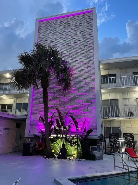 11750 NE 16th Ave in Miami, FL - Building Photo