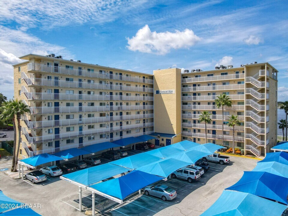 145 N Halifax Ave, Unit #502 in Daytona Beach, FL - Building Photo