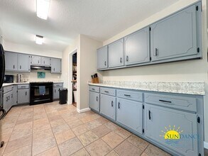 48 Cape Dr NW in Fort Walton Beach, FL - Foto de edificio - Building Photo