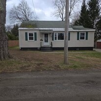 5 Mack Dr in Colonie, NY - Building Photo