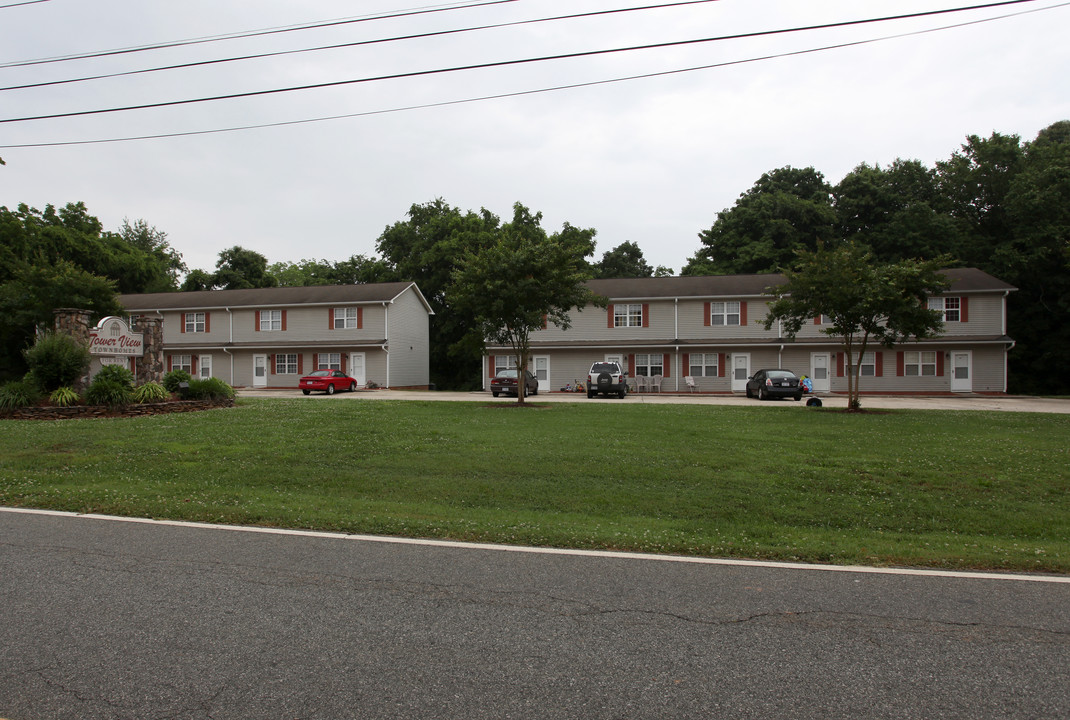 203-221 S 11th St in Mebane, NC - Foto de edificio