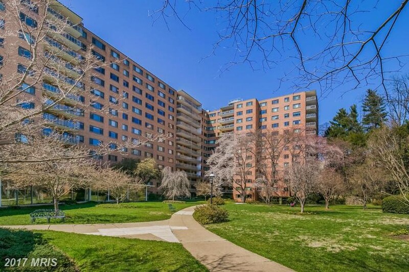 4201 Cathedral Ave NW in Washington, DC - Building Photo