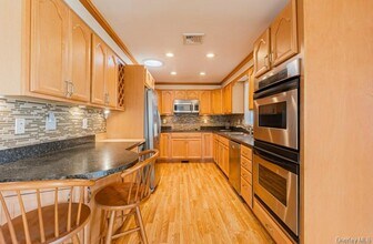 97 N Ocean Ave in Islip, NY - Building Photo - Building Photo