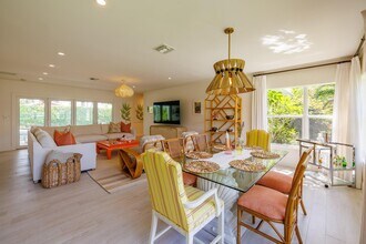 225 Russlyn Dr in West Palm Beach, FL - Building Photo - Building Photo