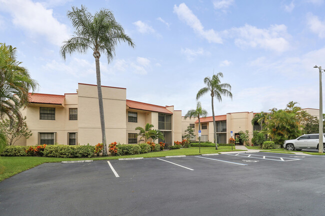 1999 NE Collins Cir in Jensen Beach, FL - Foto de edificio - Building Photo