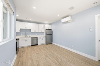 13104 Filmore St in Los Angeles, CA - Building Photo - Building Photo