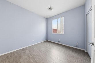 9124 Falling Acorn Ct in Las Vegas, NV - Building Photo - Building Photo