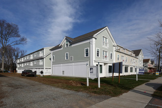 Bayside in Niantic, CT - Foto de edificio - Building Photo