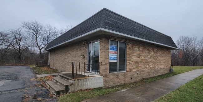 property at 11721 Bellaire Rd