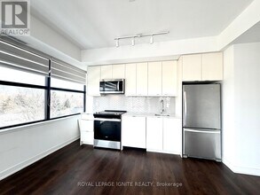 1604 Charles St in Whitby, ON - Building Photo - Building Photo