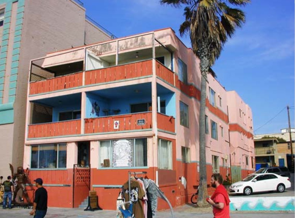 407 Ocean Front Walk in Venice, CA - Foto de edificio