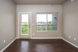 Capitol Grove Apartments in Des Moines, IA - Foto de edificio - Interior Photo