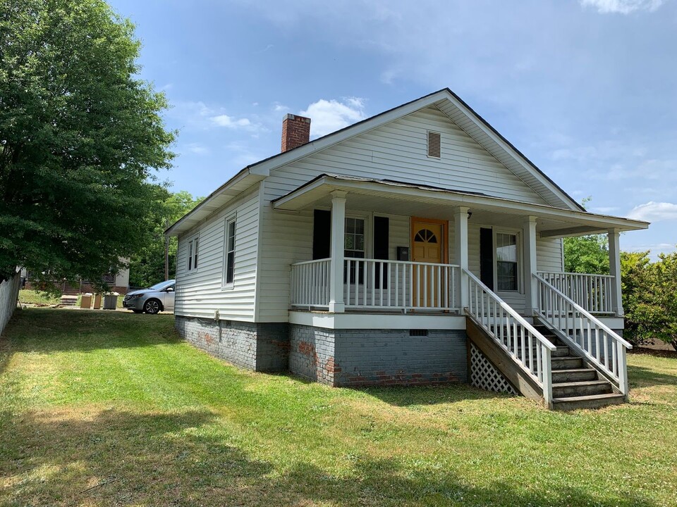 1009 N Cannon Blvd in Kannapolis, NC - Building Photo
