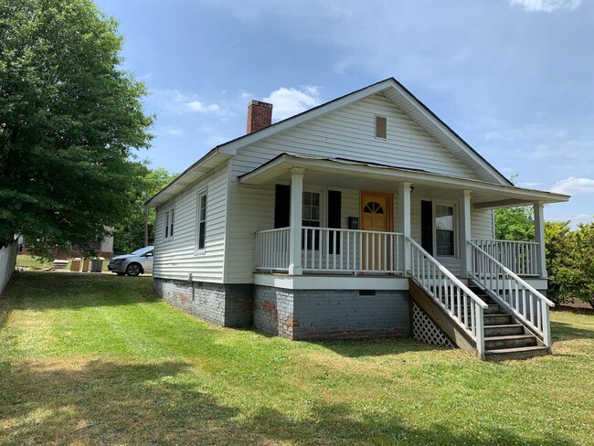 property at 1009 N Cannon Blvd