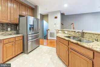 117 Herndon Mill Cir in Herndon, VA - Building Photo - Building Photo