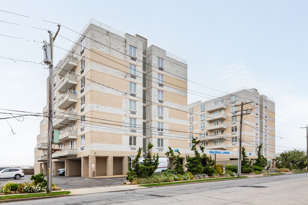 Beachwalk Landing in Long Beach, NY - Foto de edificio