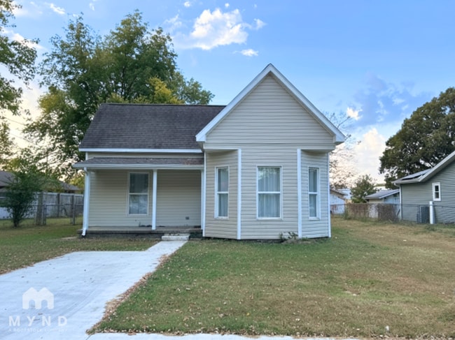 property at 313 W Thurman St