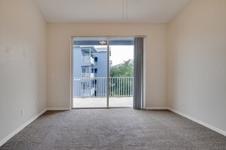 Cobblestone on The Lake Apartments in Ft. Myers, FL - Foto de edificio - Interior Photo