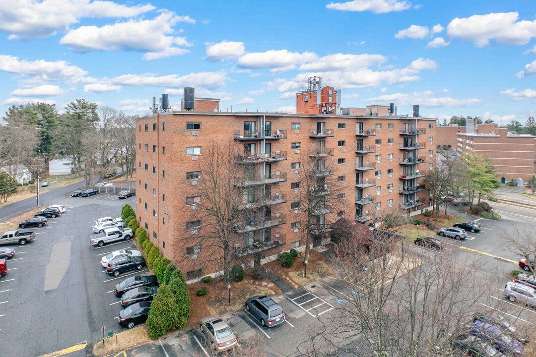 Oak Terrace Condominiums in Framingham, MA - Building Photo