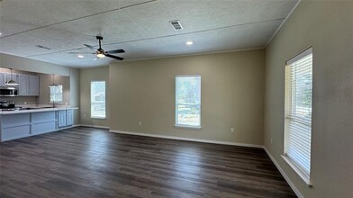 306 E Main St in Wolfe City, TX - Building Photo - Building Photo