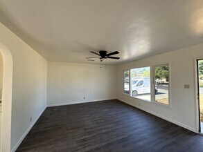 450 S Santa Clara St in Tulare, CA - Building Photo - Building Photo