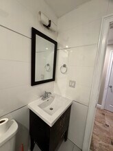 7 Cammerer Ave, Unit 2 in East Rockaway, NY - Foto de edificio - Building Photo