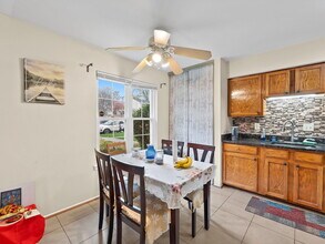 6035 Meyers Landing Ct in Burke, VA - Building Photo - Building Photo