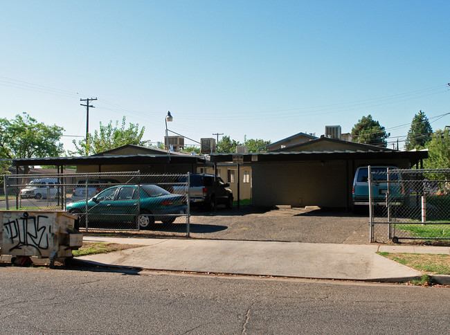 3335 N Pleasant Ave in Fresno, CA - Foto de edificio - Building Photo