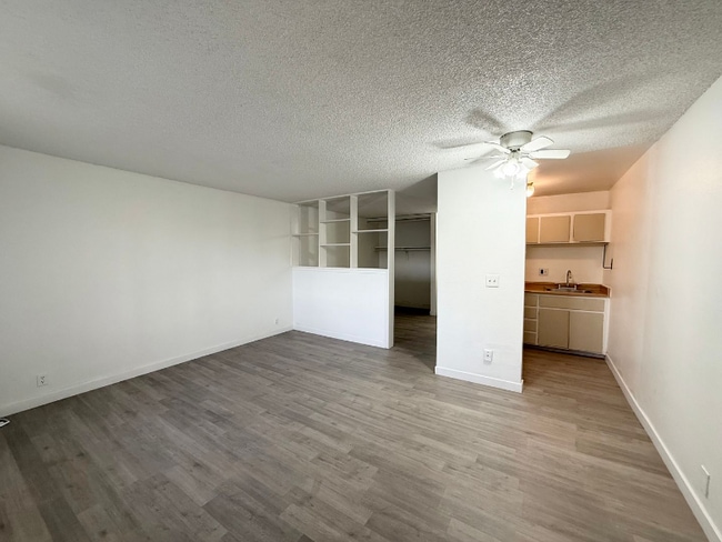 4600 S University Center Dr in Las Vegas, NV - Building Photo - Building Photo
