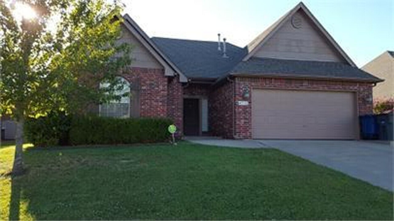 4712 S 177th E Pl in Tulsa, OK - Building Photo