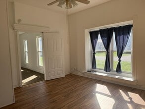 211 W Main St in Cecilia, KY - Building Photo - Building Photo