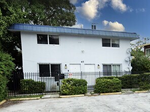 65 NE 59th St, Unit 2 in Miami, FL - Foto de edificio - Building Photo