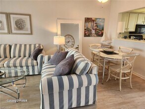 805 River Point Dr in Naples, FL - Foto de edificio - Building Photo