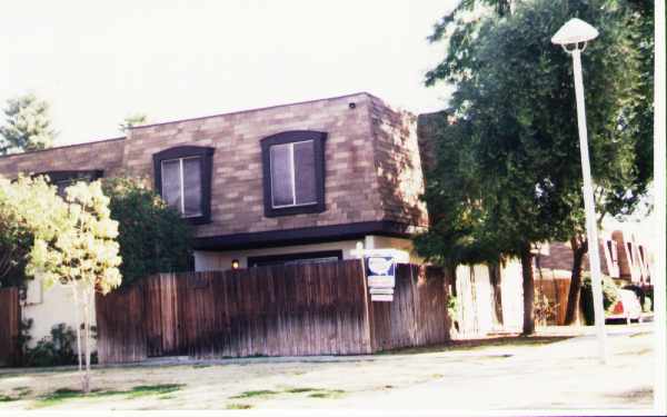 8005 N 32nd Dr in Phoenix, AZ - Foto de edificio - Building Photo