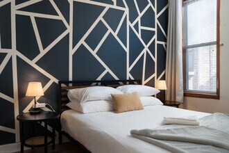 906 N Damen Ave in Chicago, IL - Foto de edificio - Building Photo