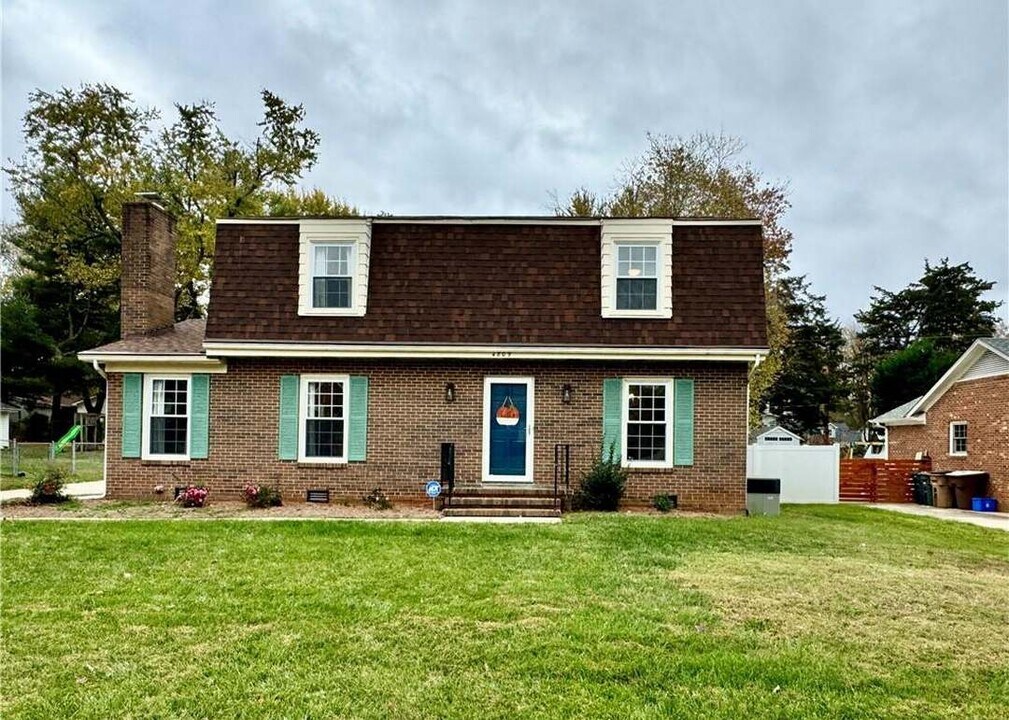 4809 Tara Dr in Greensboro, NC - Building Photo