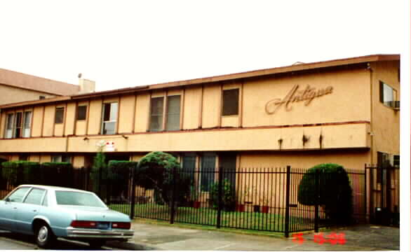 Antigua Apartments in Canoga Park, CA - Building Photo - Building Photo