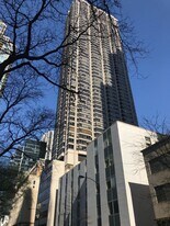 30 E Huron St in Chicago, IL - Building Photo