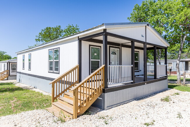 193 Live Oaks St in Medina, TX - Building Photo - Building Photo