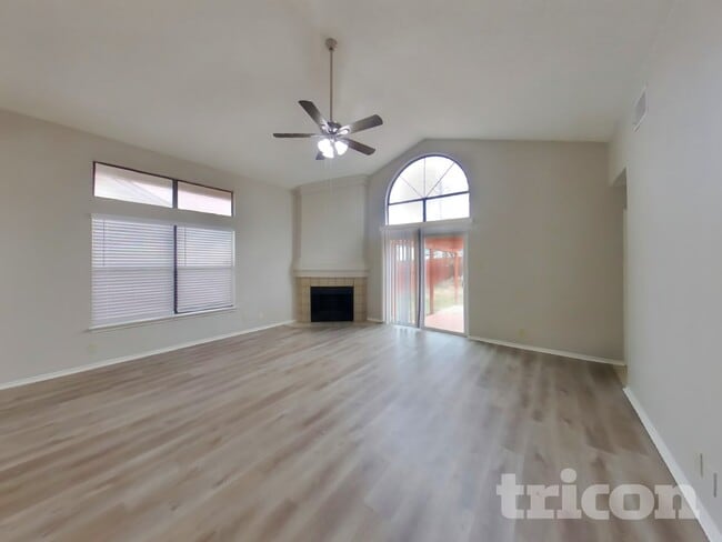 7947 Flower Trail in San Antonio, TX - Building Photo - Building Photo