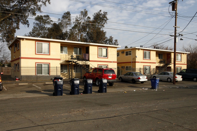 Lampasas Avenue Fourplexes in Sacramento, CA - Building Photo - Building Photo