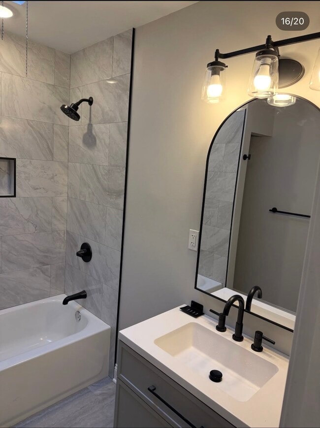 5216 Florence Ave in Philadelphia, PA - Foto de edificio - Building Photo