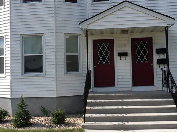 230 Pleasant St in New Britain, CT - Building Photo